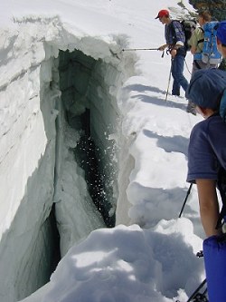 Blick in eine Gletscherspalte